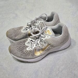 Women's Nike Sneakers Zoom Winflo 5 Running Shoes Cream with Gold Swoosh Size 10
